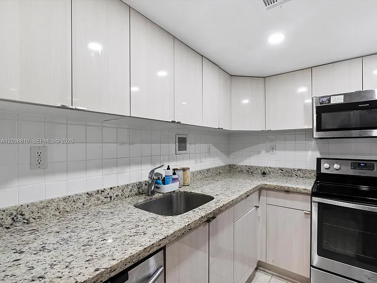 1200 West Ave #823 — Photo 8
