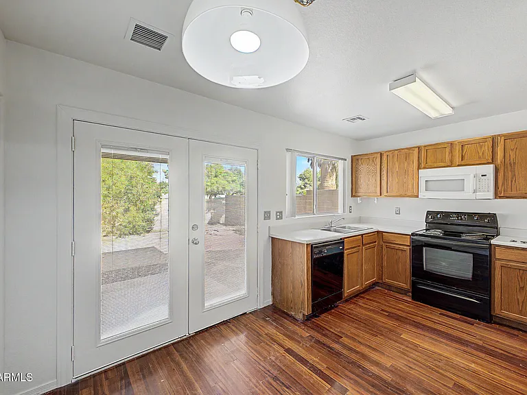 1830 N Center Ave — Photo 3