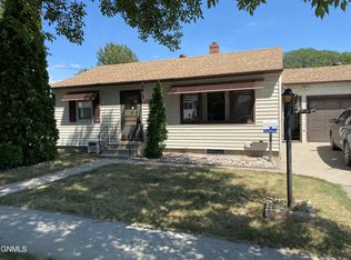 439 10th Ave SW, Valley City, ND 58072