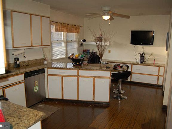 4th image of 2829 W Livingston St