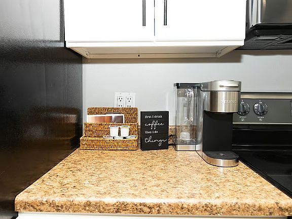 4th image of 1085 E Montclair Dr #B