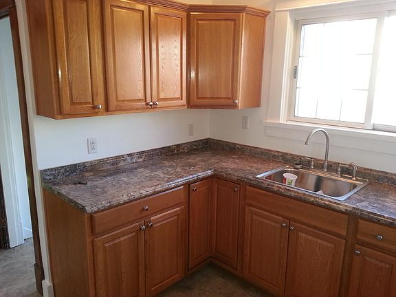 3rd image of 325 College Ave