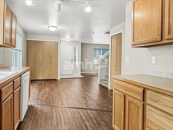 5th image of 2709 9th St SE