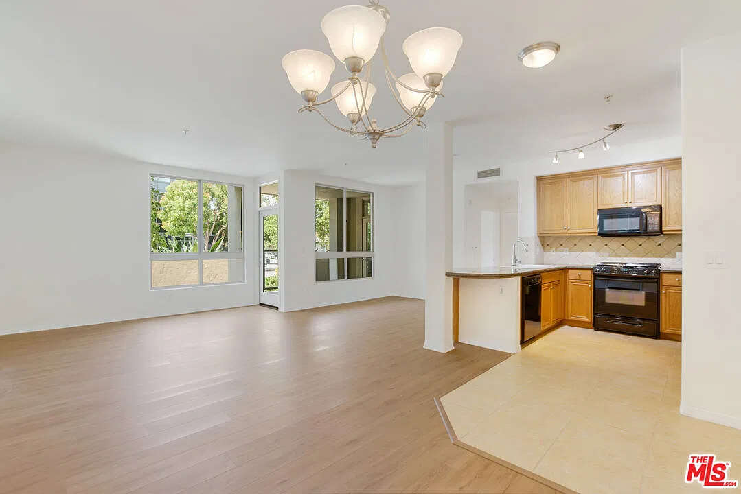 1 bed, 1.0 bath, 916 sqft, $3,795 — Photo 4