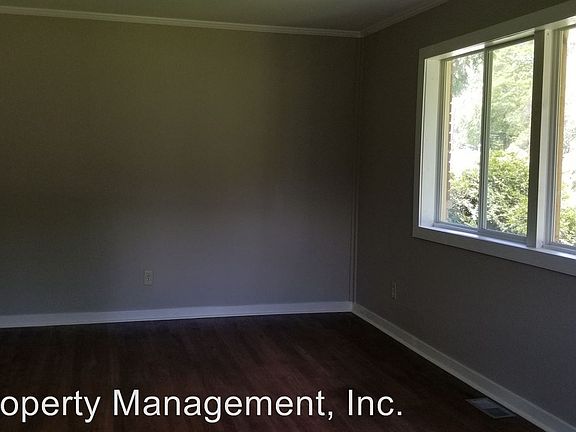 2nd image of 109 W Pinewood Dr