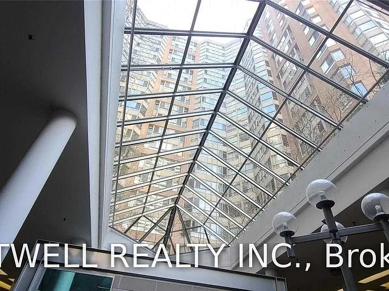 44 Gerrard St W #1108 — Photo 12