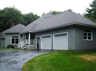 8 Scitterygussett Dr, Falmouth, ME 04105