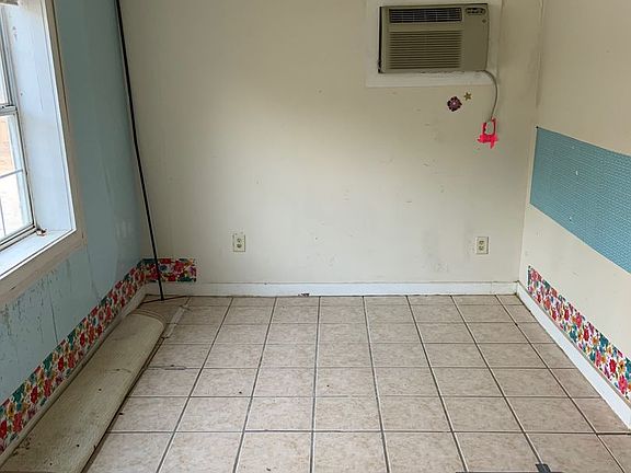 5th image of 668 N Lindell Ave #B