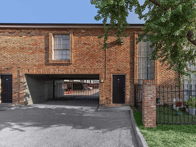 Ashley Square Apartments — Photo 11