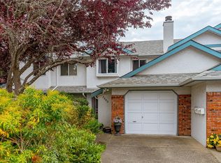 2882 Belmont Ave, Victoria, BC V8R 6T3