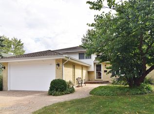 405 E Granville Ave, Roselle, IL 60172