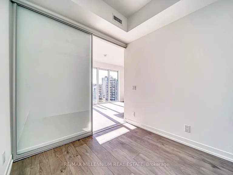 270 Dufferin St #606 — Photo 10