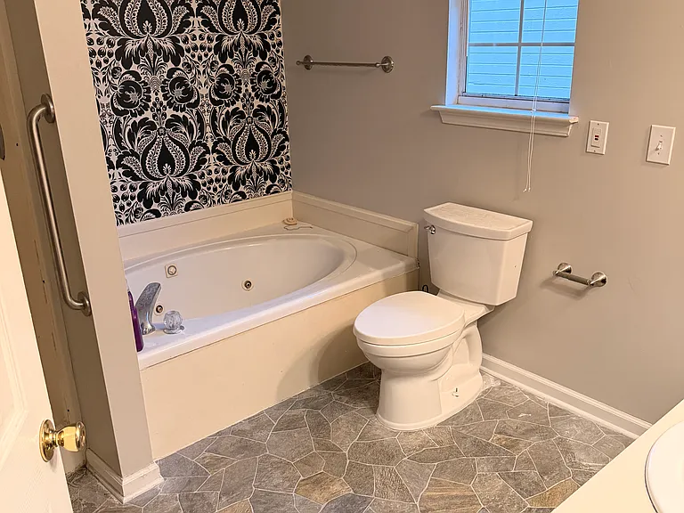 116 Lake Ter — Photo 2