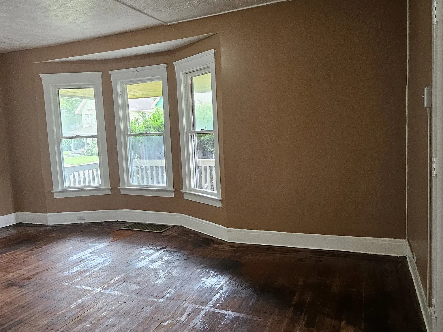 3 bed, 1381 sqft, $1,300 — Photo 3