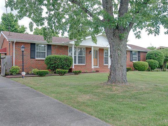 3rd image of 3130 Larkspur Dr