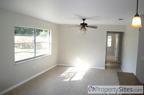 3rd image of 1023 Pinegrove Dr
