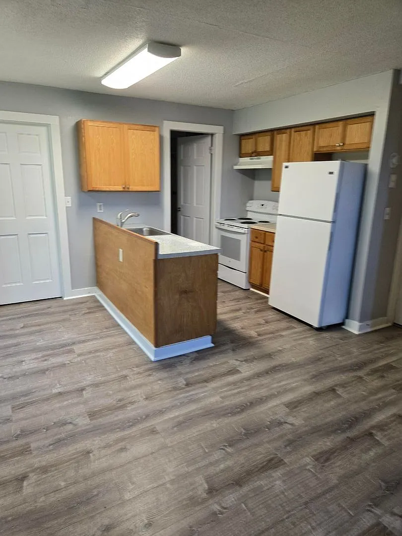 11 Lincoln St (4 Units) — Photo 1
