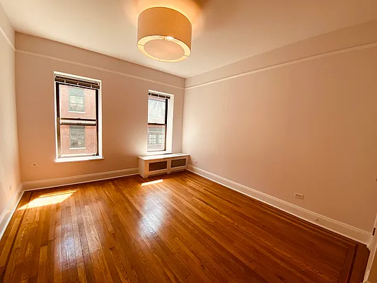 Rented by Metropolis Real Estate of Manhattan | media 6
