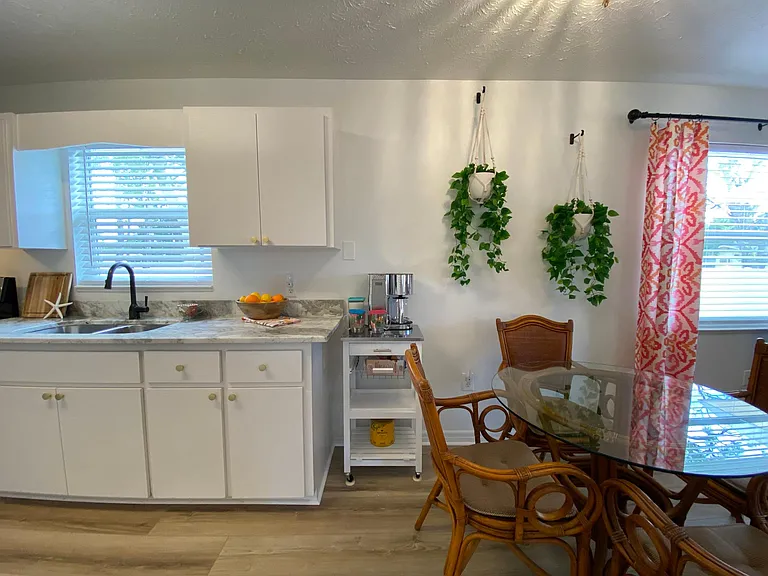 Living Area - Showing previous furnishings (currently unfurnished)