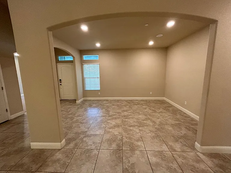 3731 W Vine Ave — Photo 4