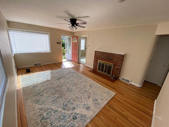 5th image of 10559 Interlake Ave N #1