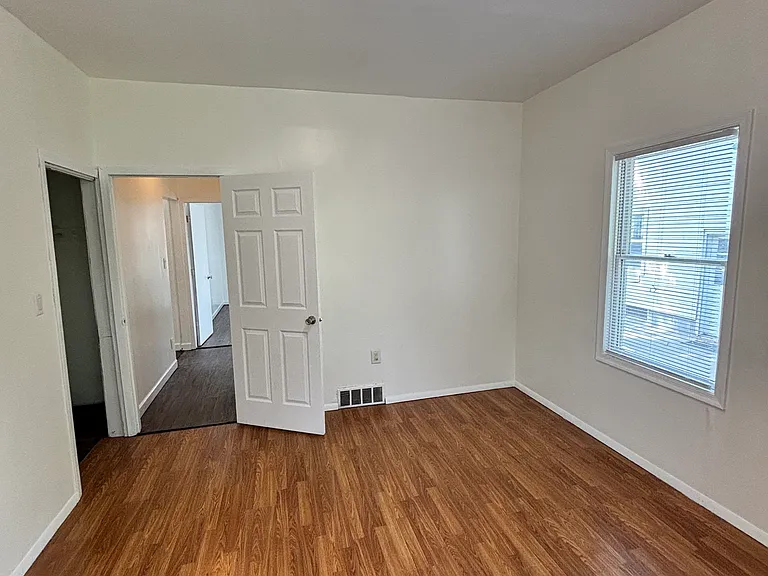 1514 W 4th St — Photo 10