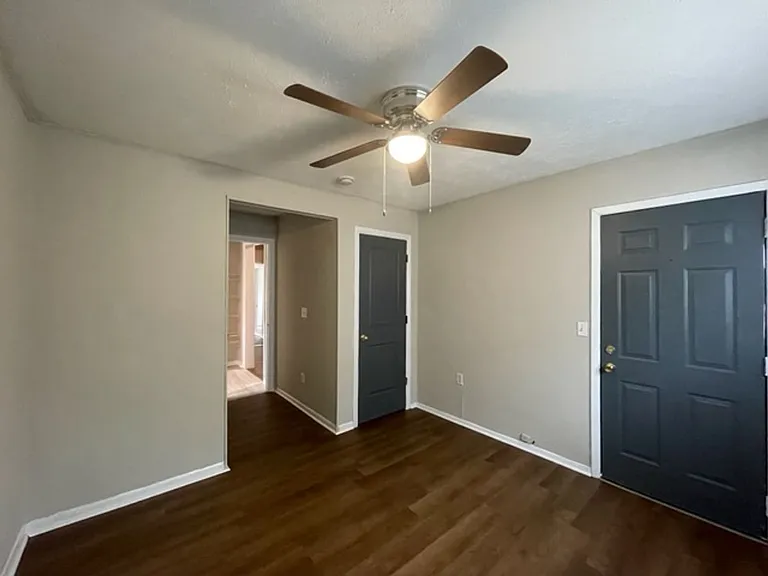1021 N Sherman Ave — Photo 13