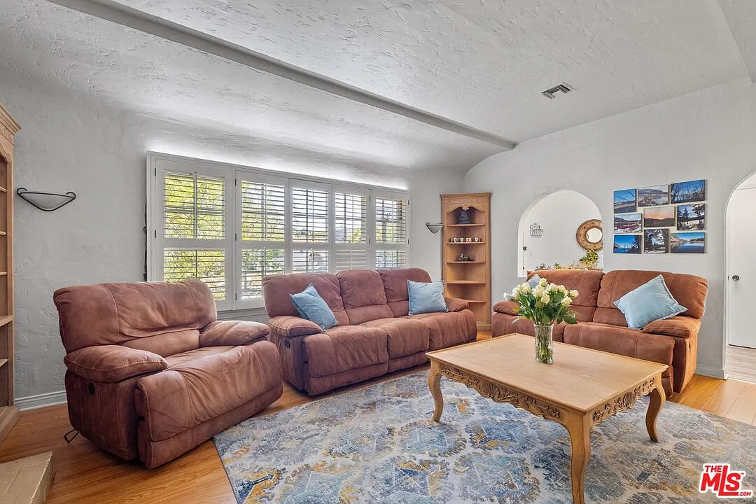 4 bed, 2.0 bath, 1730 sqft, $8,300 — Photo 1