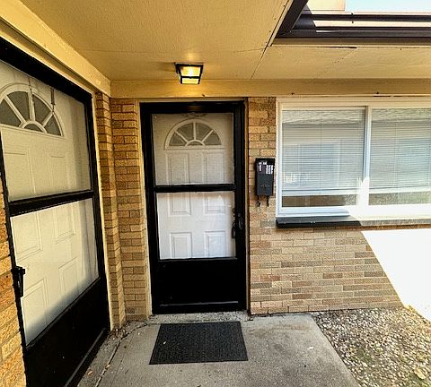 5th image of 4046 Crest Dr