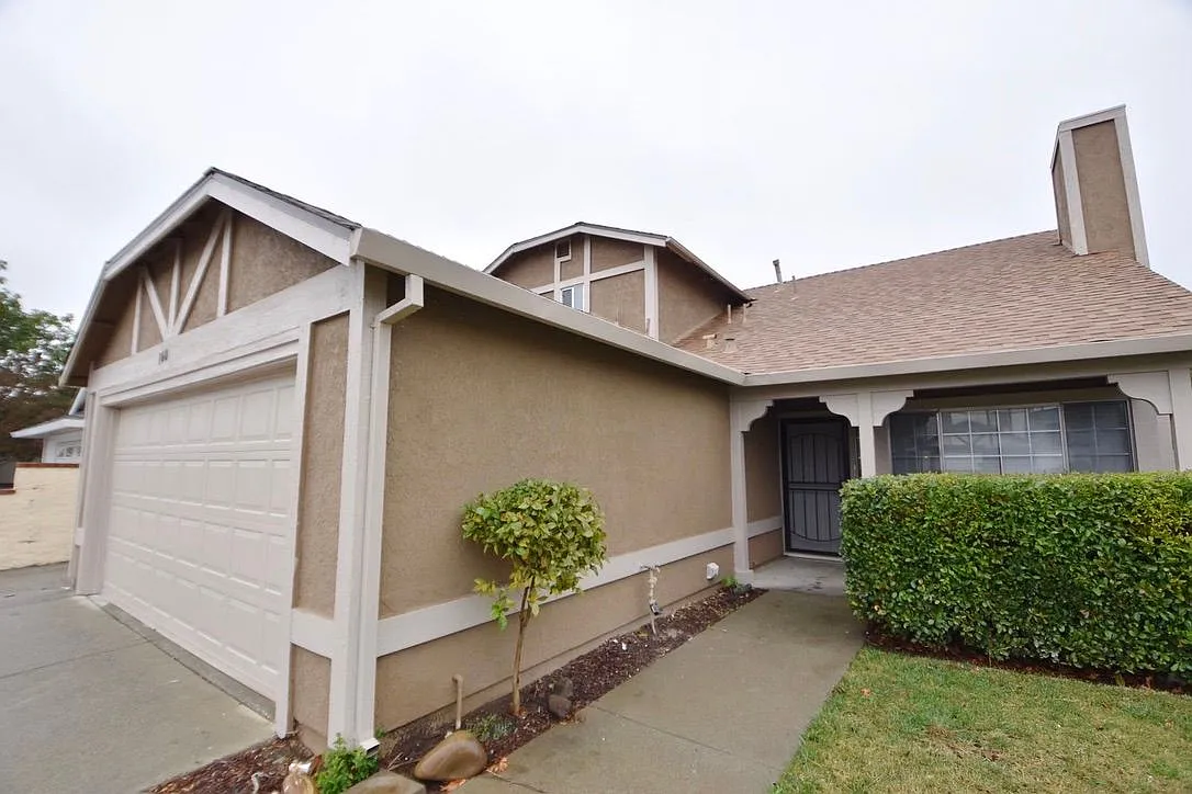 160 Southwood Ct photo 1