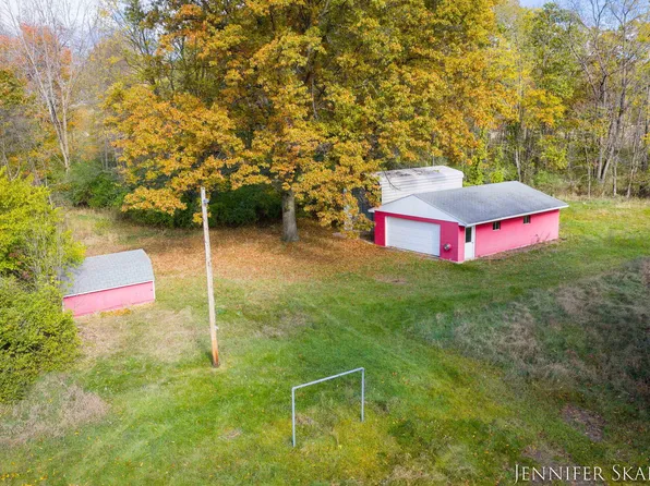 11940 Potters Rd, Lowell, MI 49331