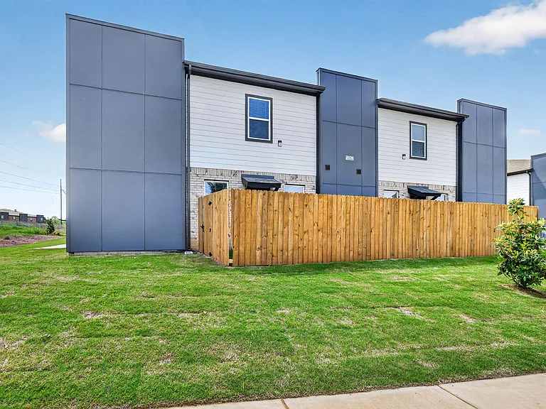 10520 Tube Dr — Photo 20