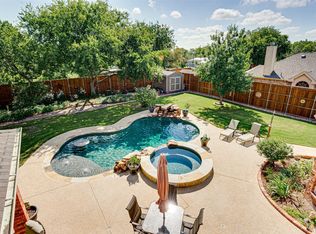 2002 Spring Creek Dr, Midlothian, TX 76065