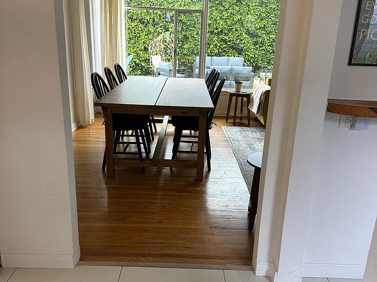 6752 Mulholland Dr — Photo 36