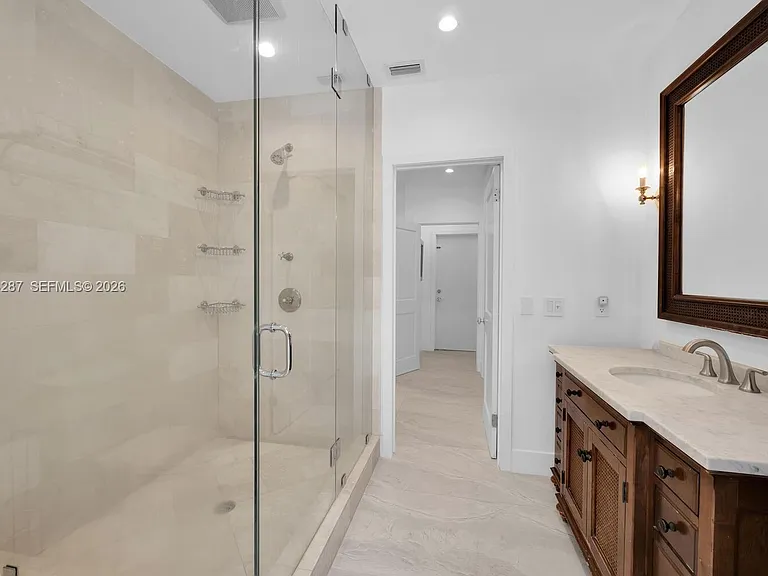 6860 SW 99th Ter — Photo 32