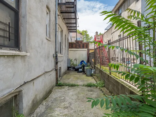 448 East 48th Street image 24 of 29