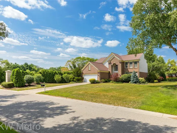 1496 Marina Pointe Blvd, Lake Orion MI