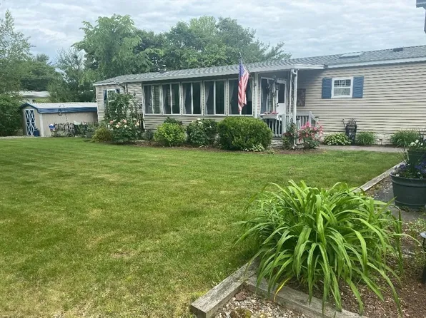 35 Hilltop Rd, Plainville, MA 02762