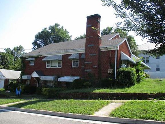 3rd image of 208 Oakridge Blvd