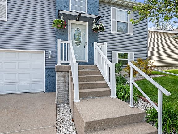 3rd image of 5118 N Division St