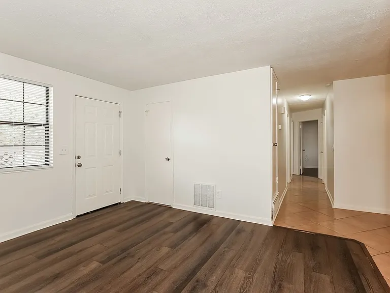 6139 Deepwood Dr E — Photo 2