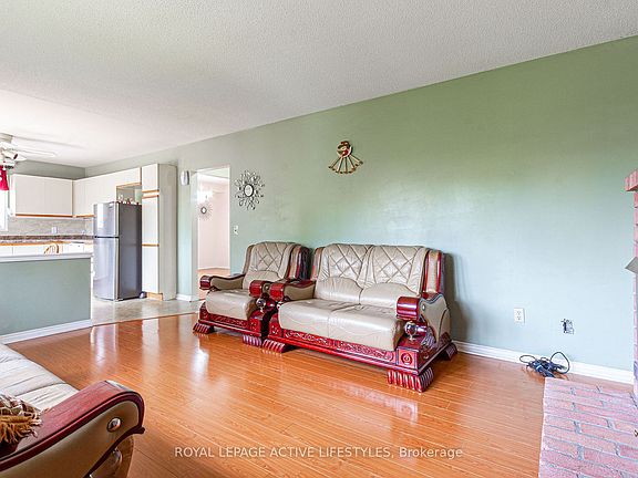 5th image of 111 Strawberry Dr