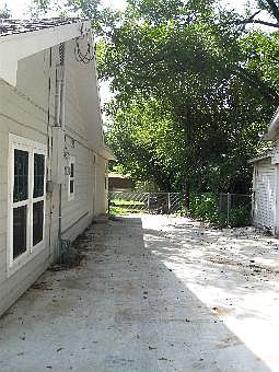 2nd image of 1320 W McNeill St