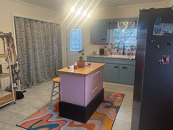 2nd image of 713 Hilltop Dr