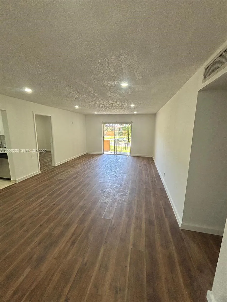 Building Photo - 17901 NW 68th Ave #T102