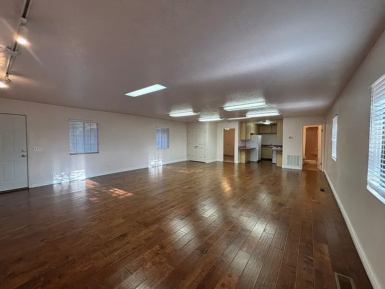 75 E 800 S — Photo 1