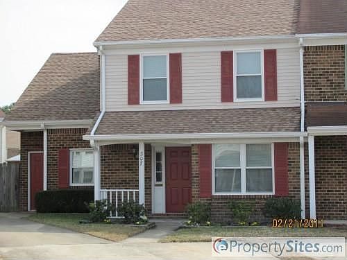 1st image of 307 Nottaway Ct