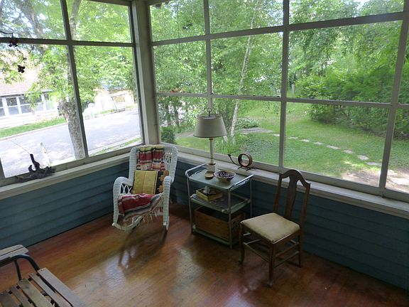 Screened in porch