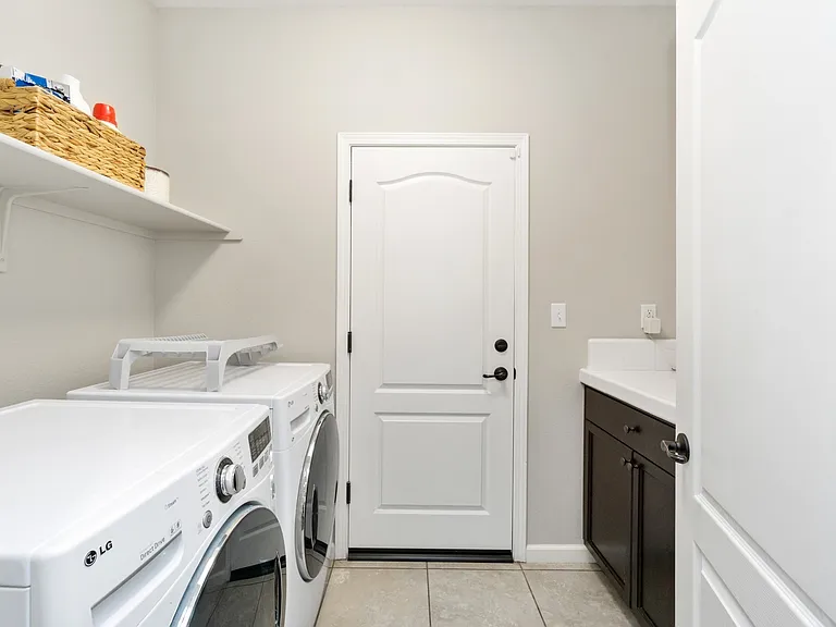 3564 Bellaire Ave — Photo 5
