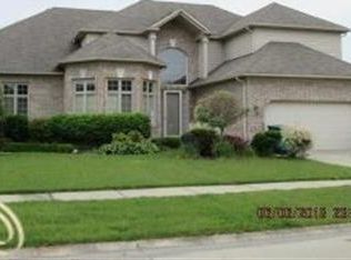 21602 Carleton Place Dr, Macomb, MI 48044